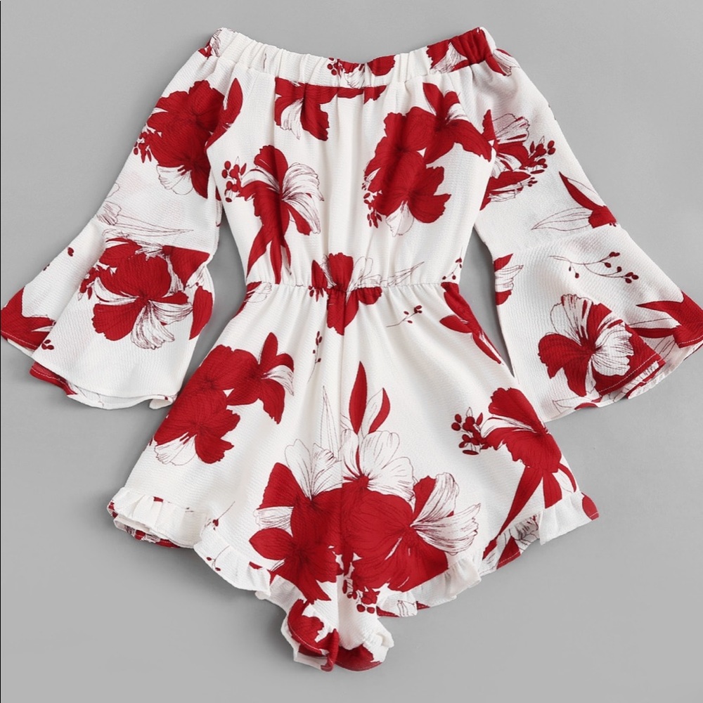 💥1️⃣ Small LEFT‼️ Floral bell sleeve romper💥 - Picture 2 of 6